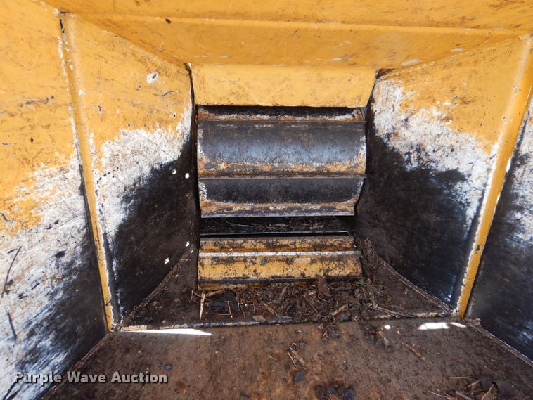 image for item JH9740 2010 Vermeer BC1200XL  wood chipper