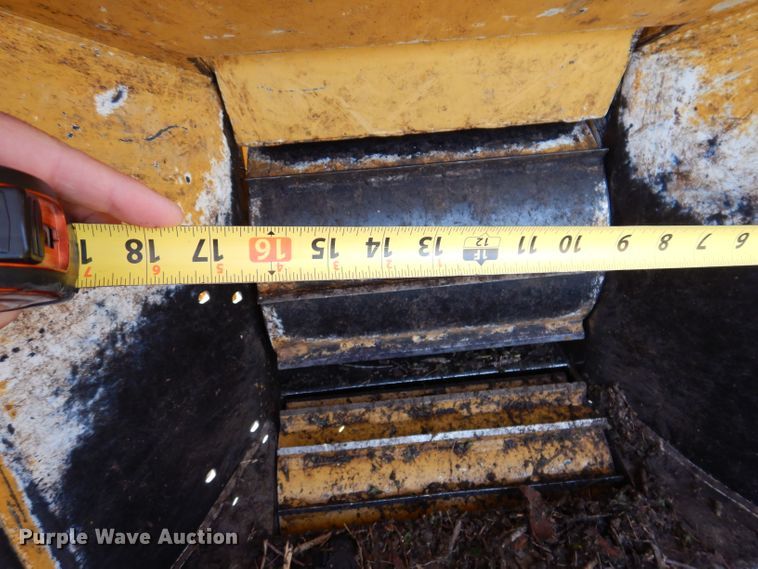 image for item JH9740 2010 Vermeer BC1200XL  wood chipper