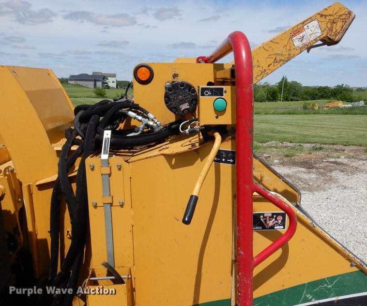 image for item JH9740 2010 Vermeer BC1200XL  wood chipper