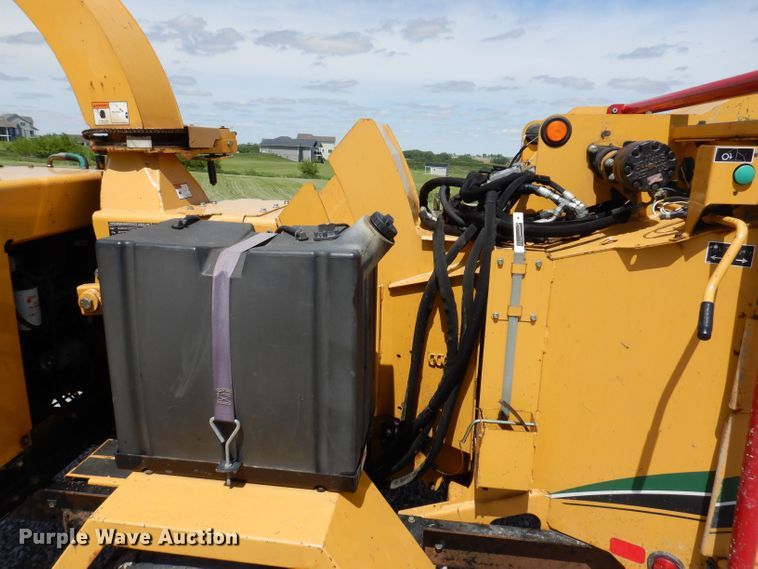 image for item JH9740 2010 Vermeer BC1200XL  wood chipper