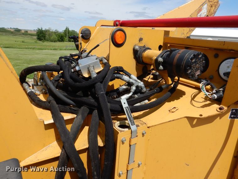 image for item JH9740 2010 Vermeer BC1200XL  wood chipper