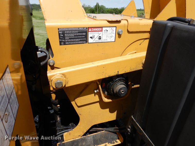 image for item JH9740 2010 Vermeer BC1200XL  wood chipper