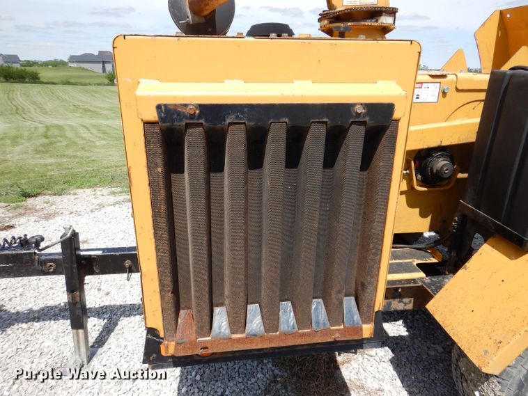 image for item JH9740 2010 Vermeer BC1200XL  wood chipper