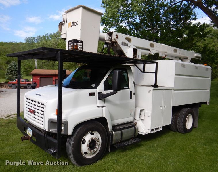 image for item JH9771 2004 GMC C7500  forestry bucket truck