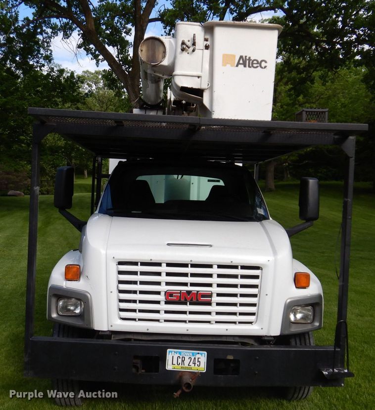 image for item JH9771 2004 GMC C7500  forestry bucket truck