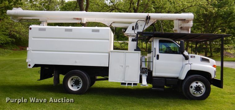 image for item JH9771 2004 GMC C7500  forestry bucket truck
