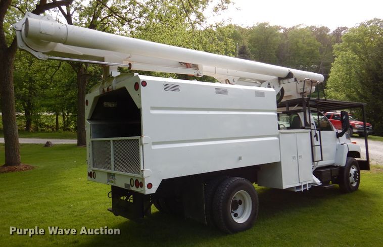 image for item JH9771 2004 GMC C7500  forestry bucket truck