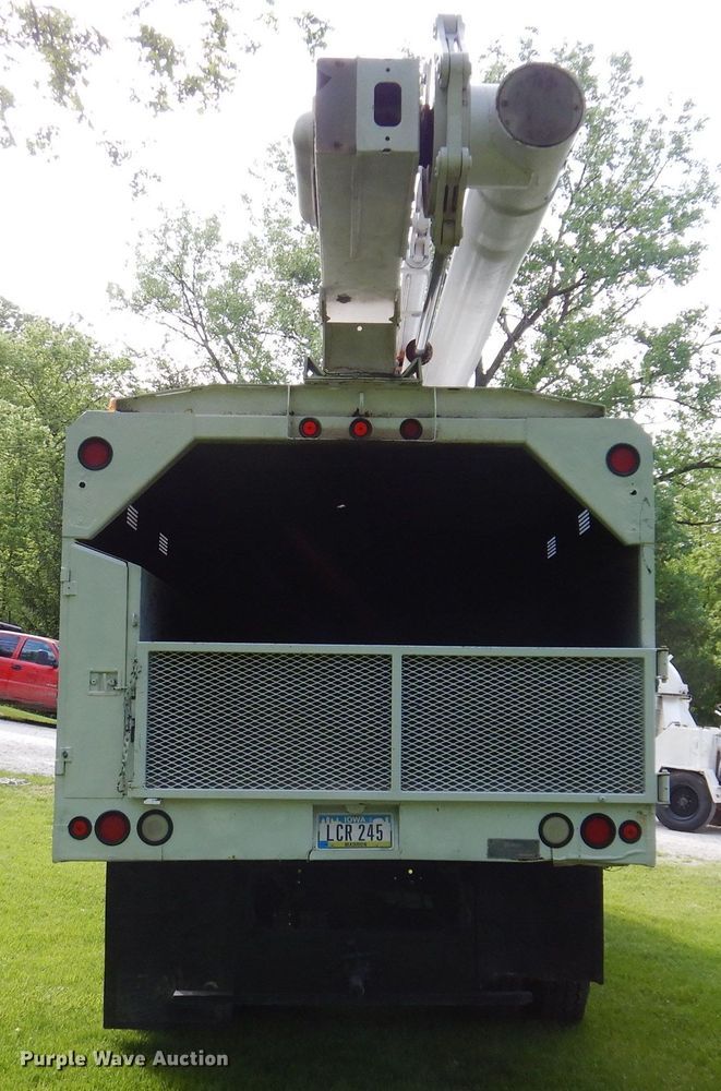 image for item JH9771 2004 GMC C7500  forestry bucket truck