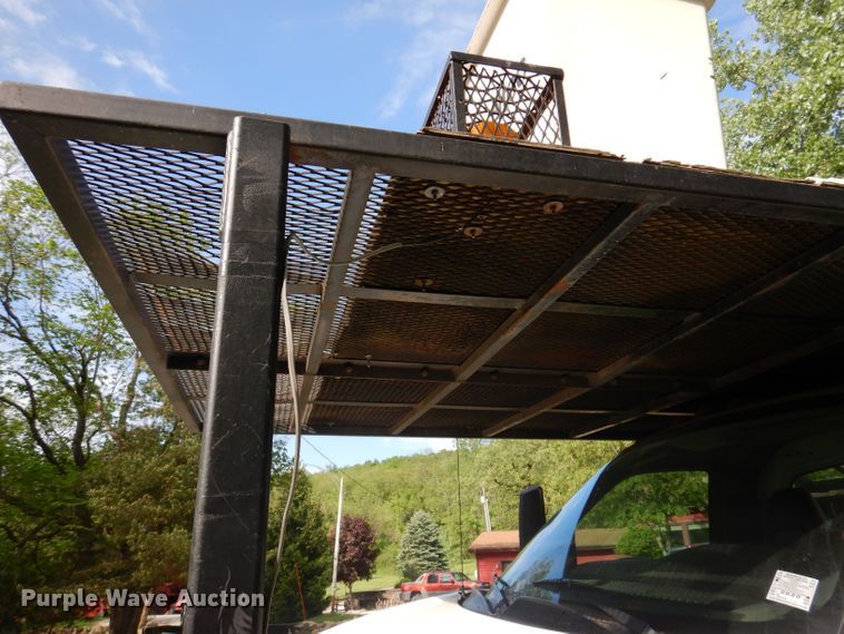 image for item JH9771 2004 GMC C7500  forestry bucket truck