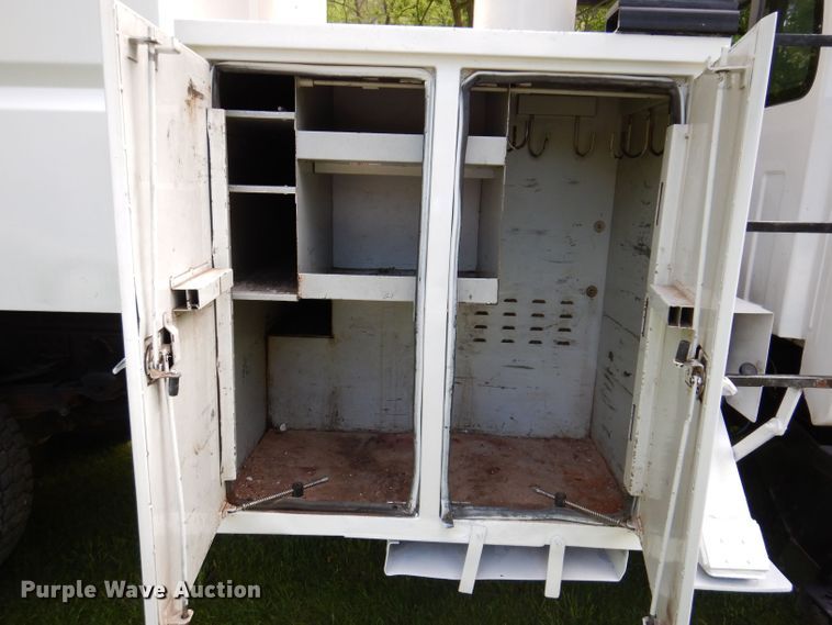 image for item JH9771 2004 GMC C7500  forestry bucket truck