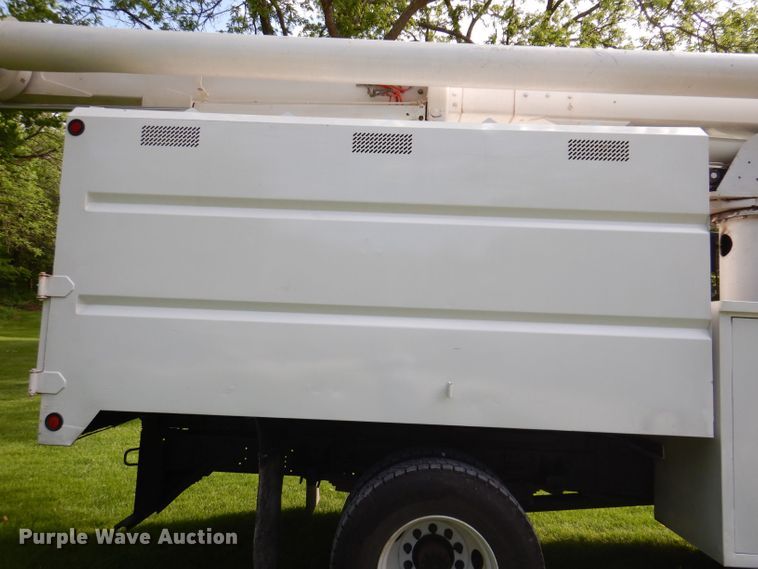 image for item JH9771 2004 GMC C7500  forestry bucket truck