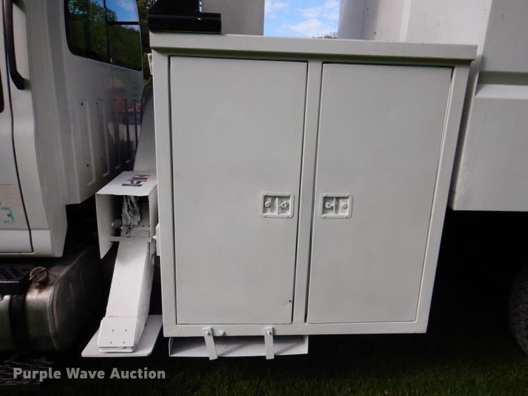 image for item JH9771 2004 GMC C7500  forestry bucket truck