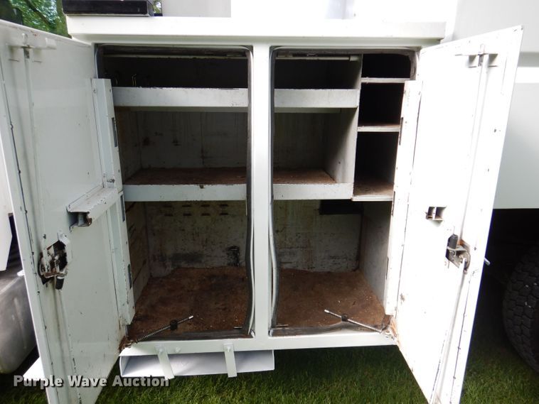 image for item JH9771 2004 GMC C7500  forestry bucket truck