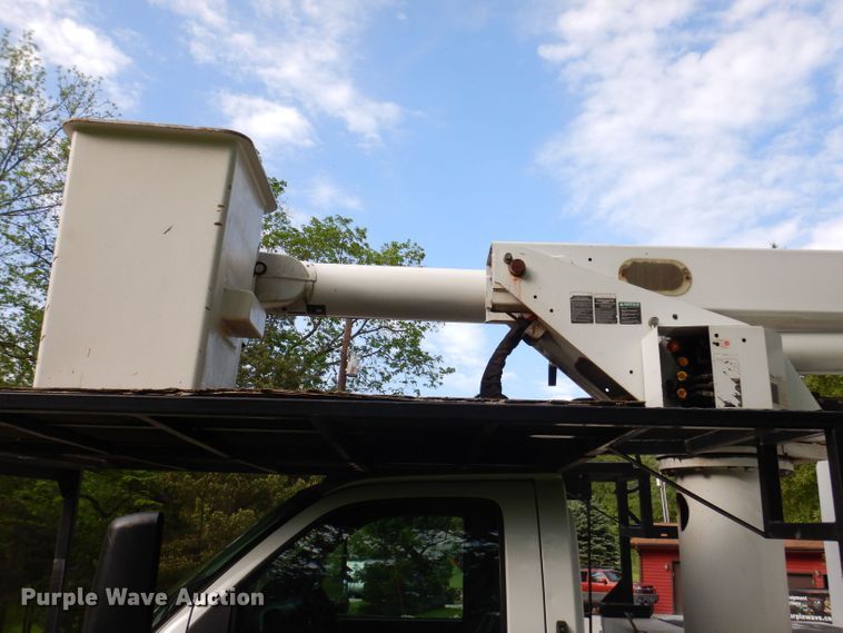 image for item JH9771 2004 GMC C7500  forestry bucket truck