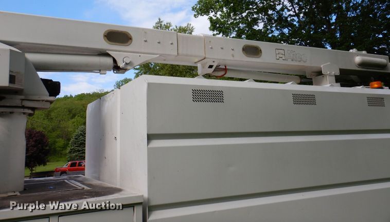 image for item JH9771 2004 GMC C7500  forestry bucket truck