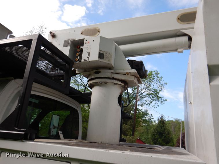image for item JH9771 2004 GMC C7500  forestry bucket truck