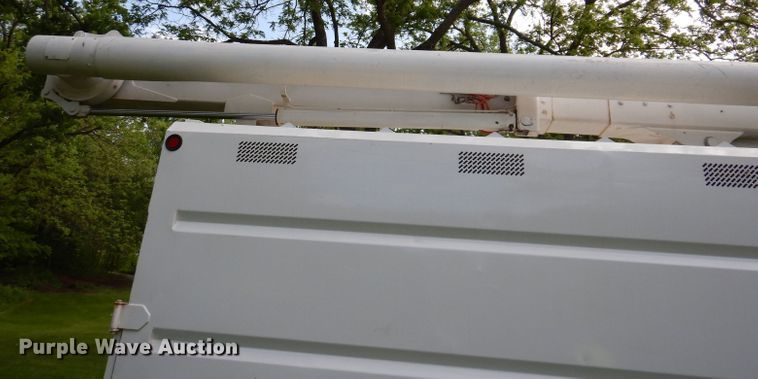 image for item JH9771 2004 GMC C7500  forestry bucket truck