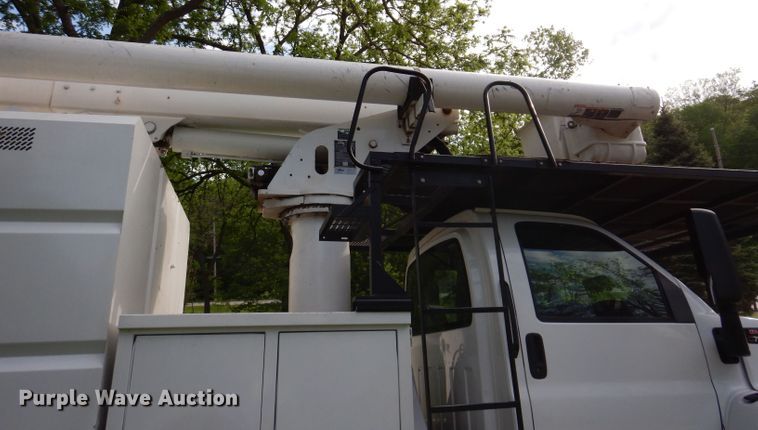 image for item JH9771 2004 GMC C7500  forestry bucket truck
