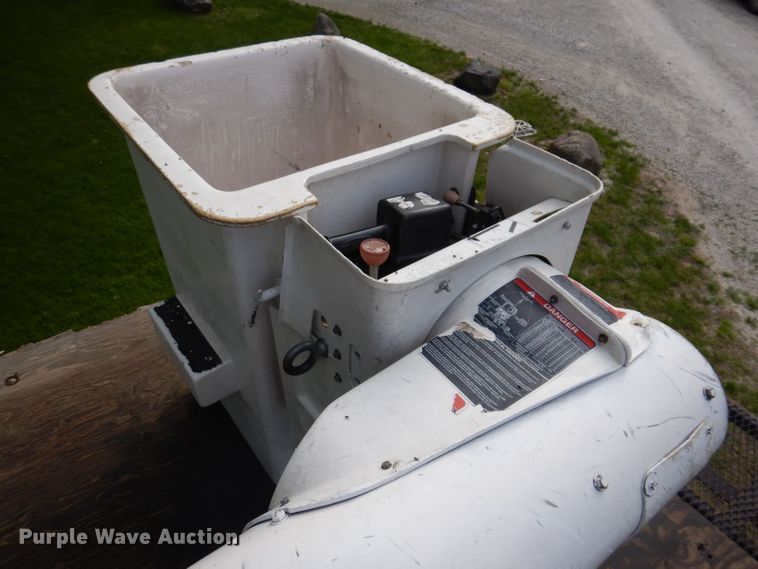 image for item JH9771 2004 GMC C7500  forestry bucket truck