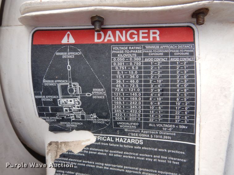 image for item JH9771 2004 GMC C7500  forestry bucket truck