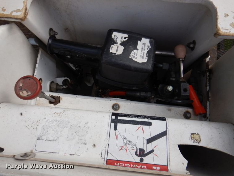 image for item JH9771 2004 GMC C7500  forestry bucket truck