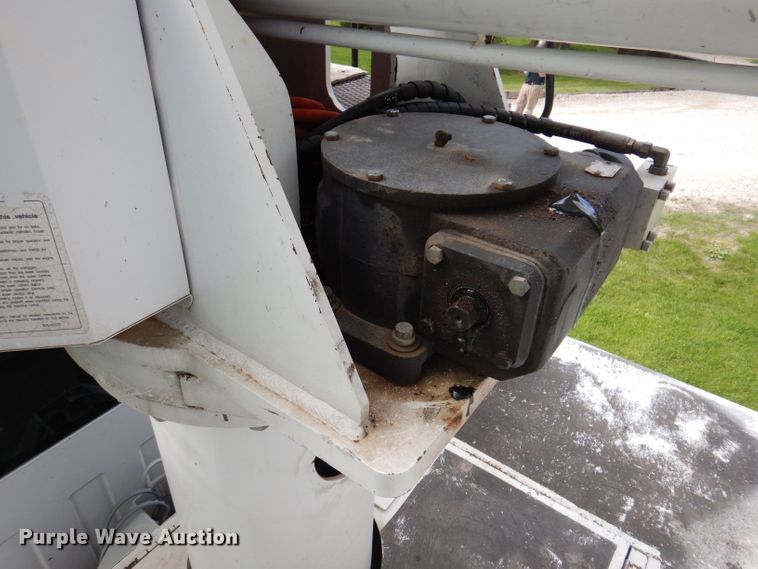 image for item JH9771 2004 GMC C7500  forestry bucket truck