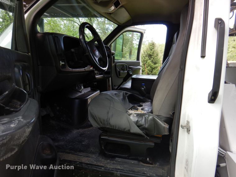 image for item JH9771 2004 GMC C7500  forestry bucket truck