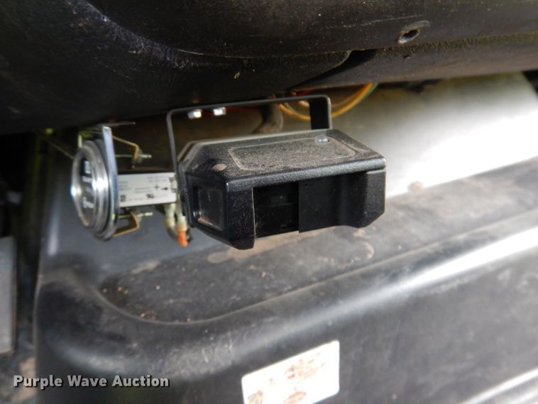 image for item JH9771 2004 GMC C7500  forestry bucket truck