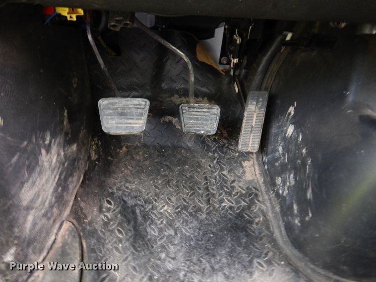 image for item JH9771 2004 GMC C7500  forestry bucket truck