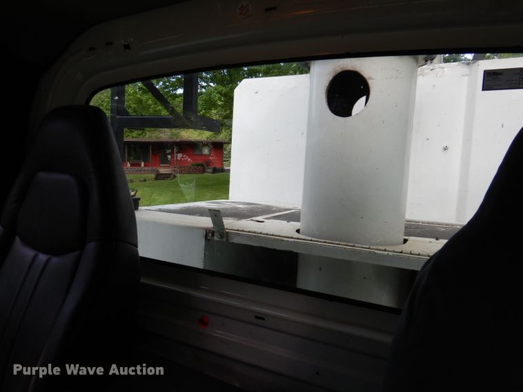 image for item JH9771 2004 GMC C7500  forestry bucket truck