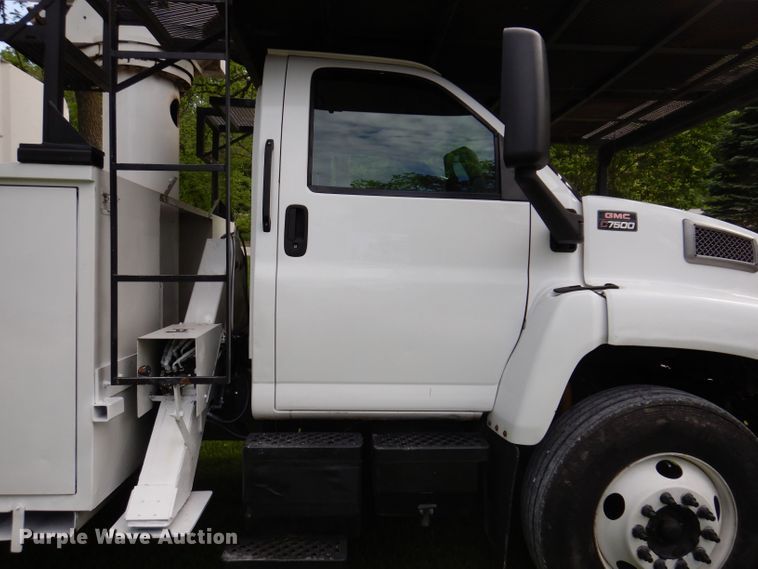 image for item JH9771 2004 GMC C7500  forestry bucket truck