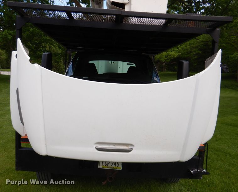 image for item JH9771 2004 GMC C7500  forestry bucket truck