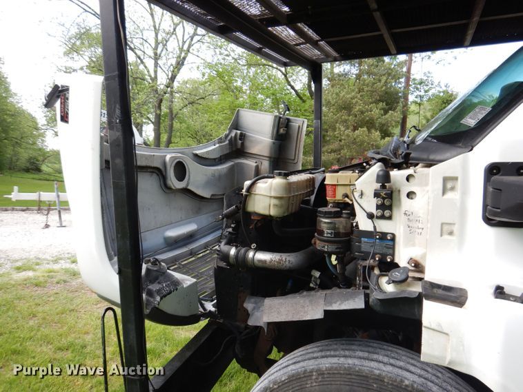 image for item JH9771 2004 GMC C7500  forestry bucket truck