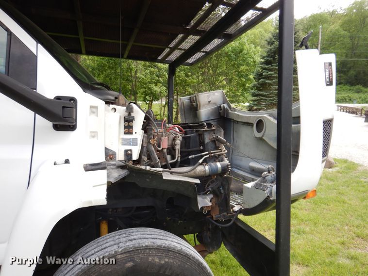 image for item JH9771 2004 GMC C7500  forestry bucket truck