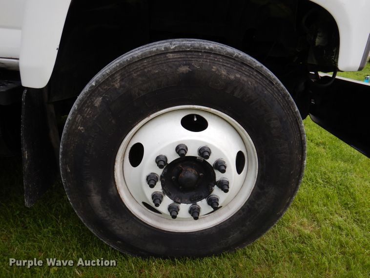 image for item JH9771 2004 GMC C7500  forestry bucket truck