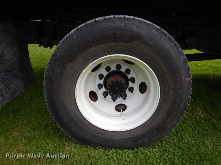 image for item JH9771 2004 GMC C7500  forestry bucket truck