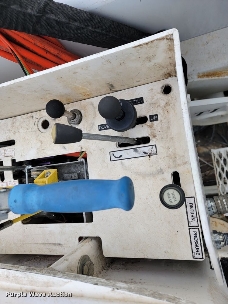 image for item JL9425 2008 Ford F550 Super Duty  bucket truck