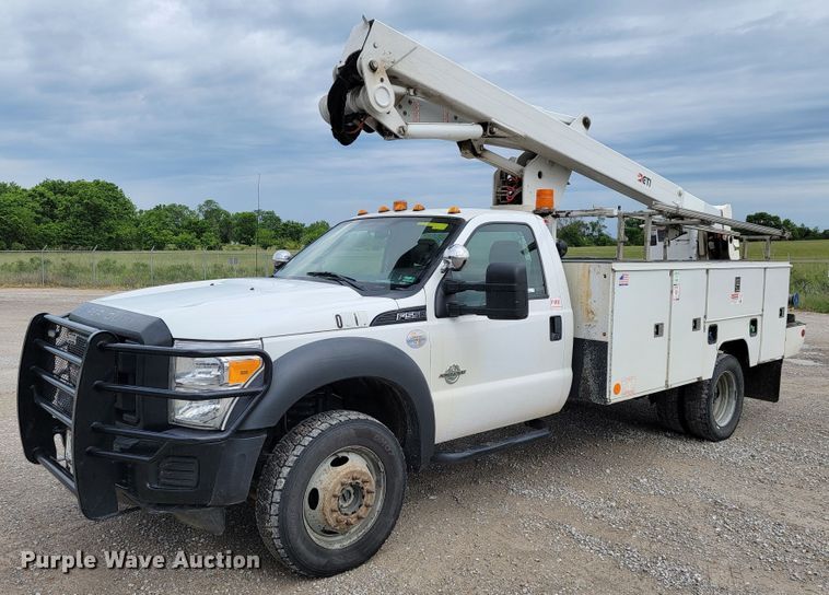 image for item JL9426 2015 Ford F550 Super Duty  bucket truck