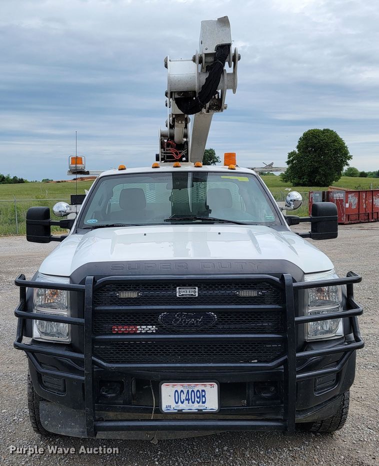 image for item JL9426 2015 Ford F550 Super Duty  bucket truck