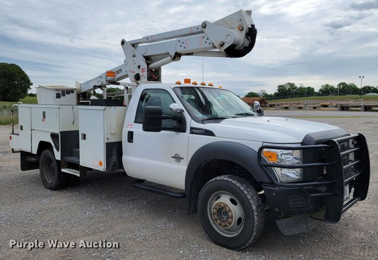 image for item JL9426 2015 Ford F550 Super Duty  bucket truck