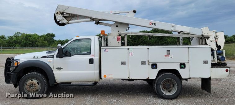 image for item JL9426 2015 Ford F550 Super Duty  bucket truck