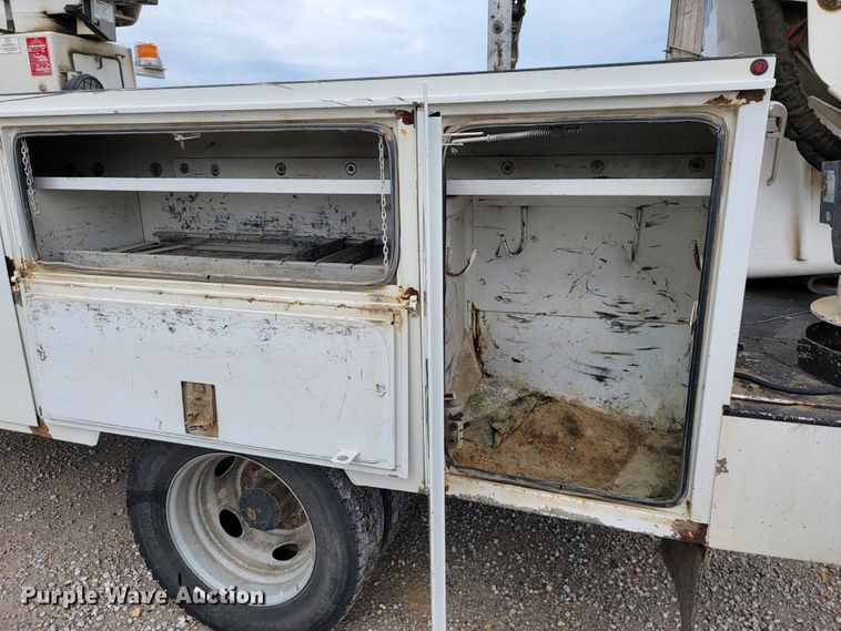 image for item JL9426 2015 Ford F550 Super Duty  bucket truck