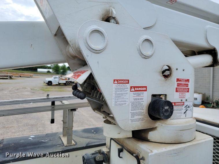 image for item JL9426 2015 Ford F550 Super Duty  bucket truck