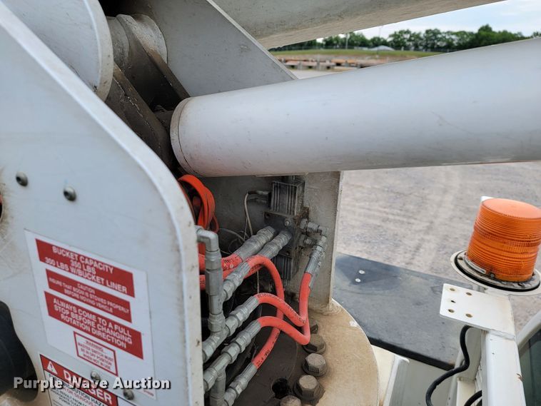 image for item JL9426 2015 Ford F550 Super Duty  bucket truck