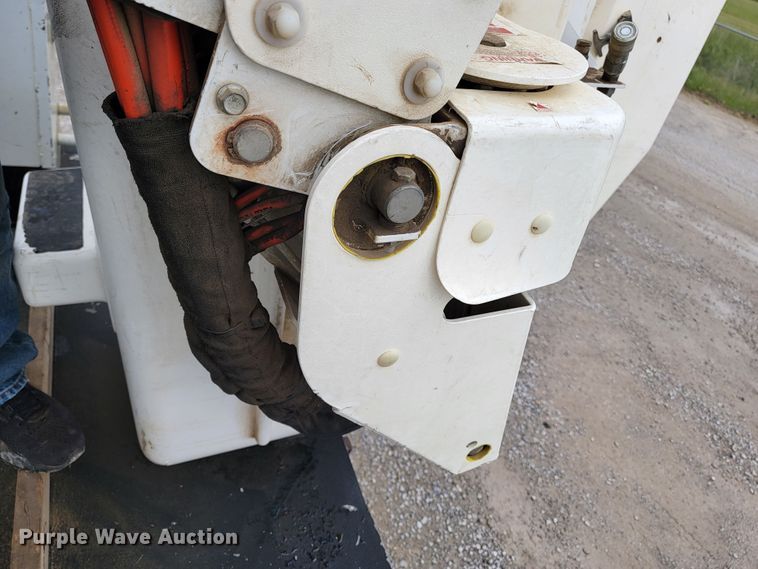 image for item JL9426 2015 Ford F550 Super Duty  bucket truck