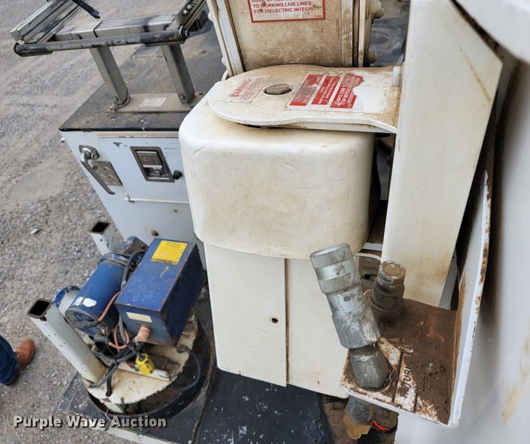 image for item JL9426 2015 Ford F550 Super Duty  bucket truck