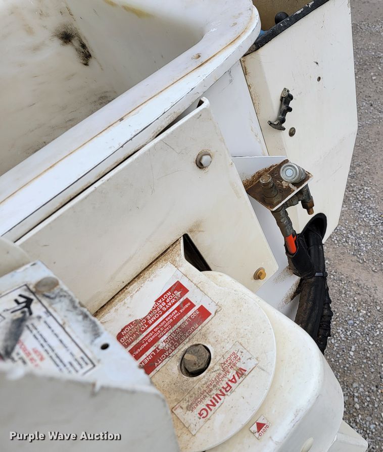 image for item JL9426 2015 Ford F550 Super Duty  bucket truck