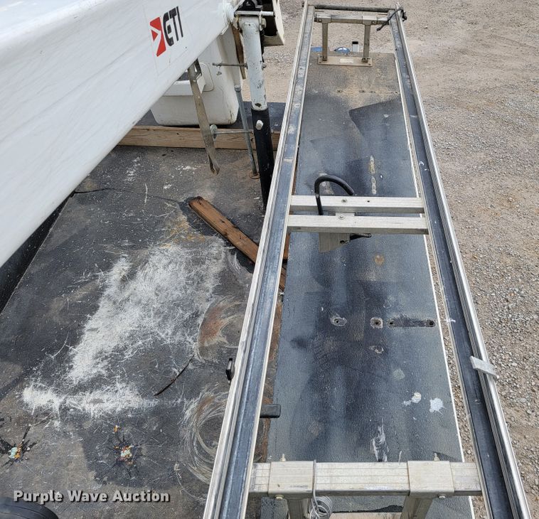 image for item JL9426 2015 Ford F550 Super Duty  bucket truck