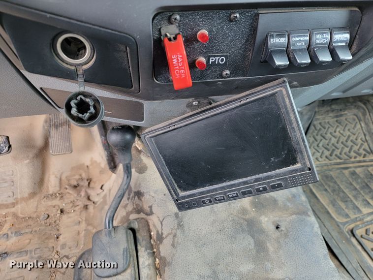 image for item JL9426 2015 Ford F550 Super Duty  bucket truck