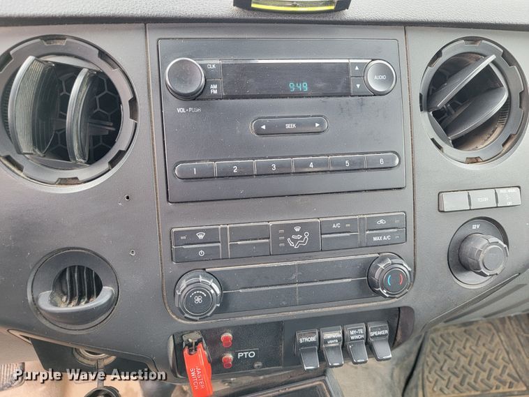 image for item JL9426 2015 Ford F550 Super Duty  bucket truck